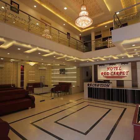Hotel Red Carpet Tājganj Buitenkant foto
