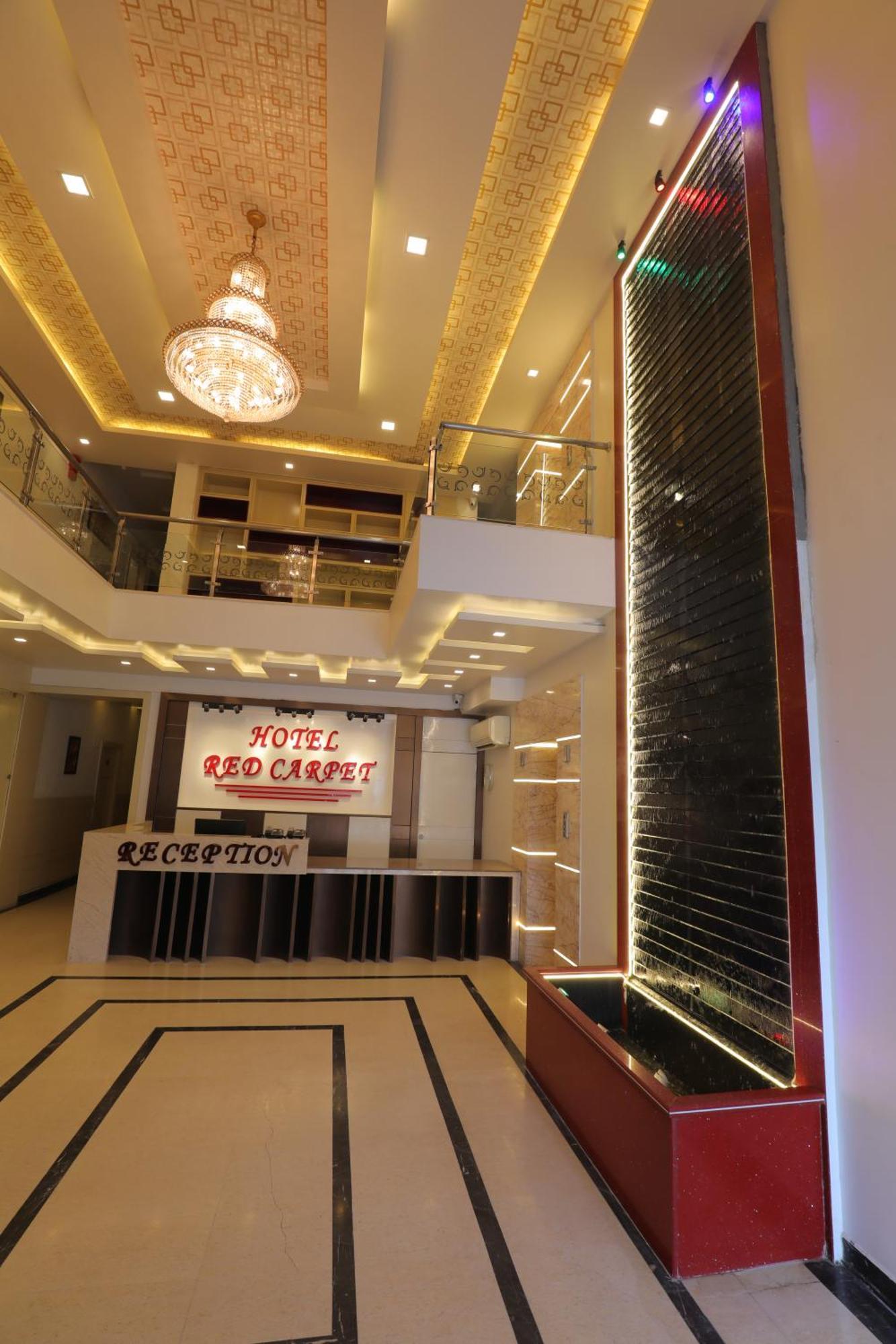 Hotel Red Carpet Tājganj Buitenkant foto