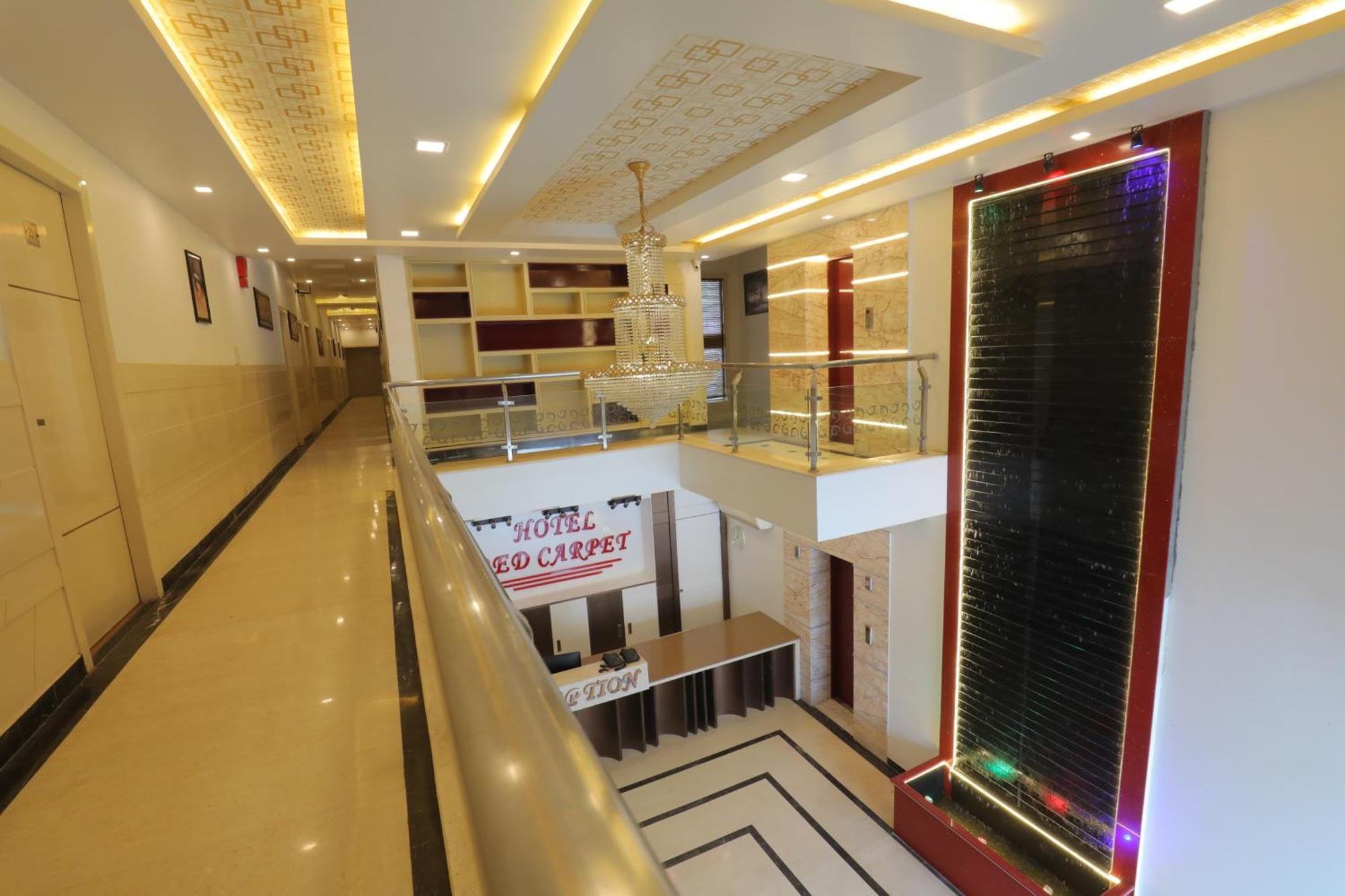 Hotel Red Carpet Tājganj Buitenkant foto