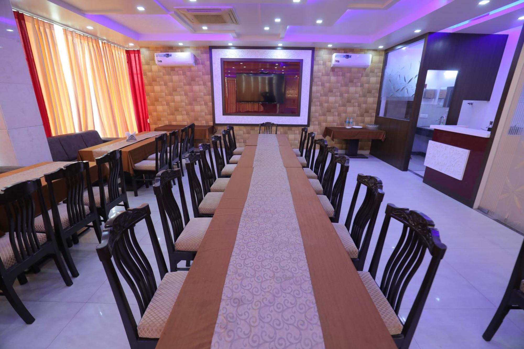 Hotel Red Carpet Tājganj Buitenkant foto