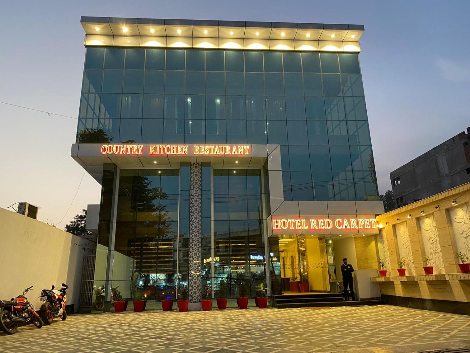 Hotel Red Carpet Tājganj Buitenkant foto