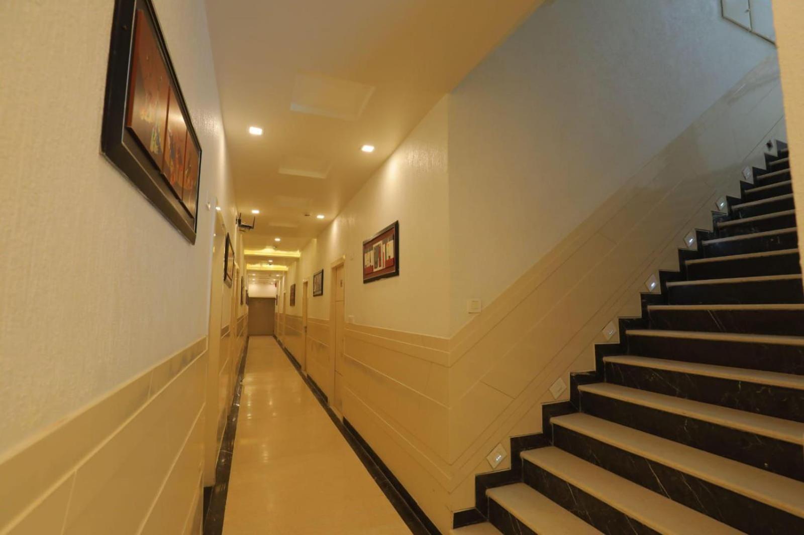 Hotel Red Carpet Tājganj Buitenkant foto