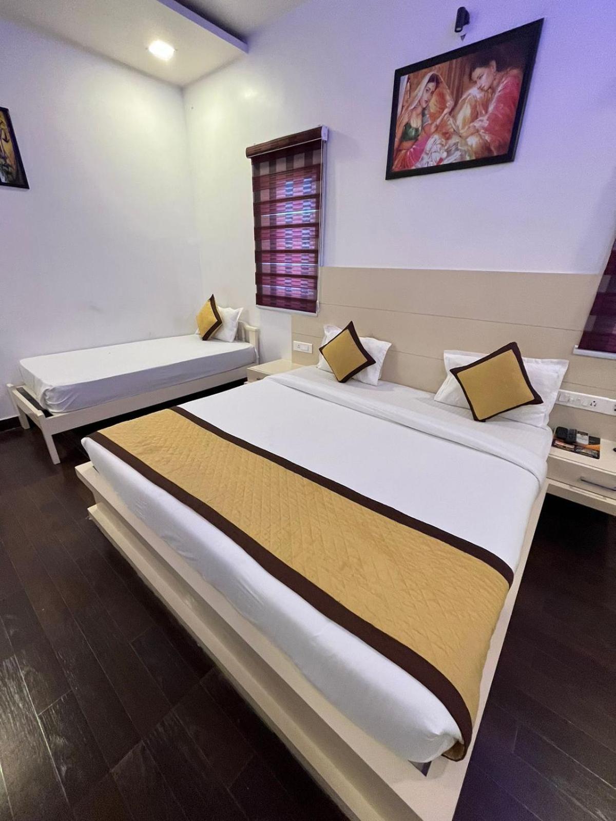 Hotel Red Carpet Tājganj Kamer foto
